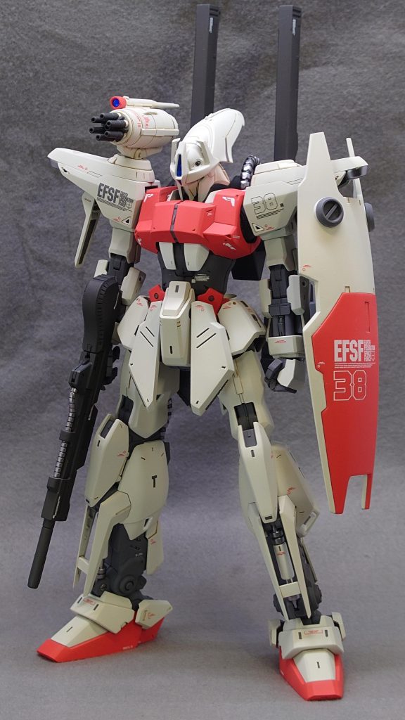 デカールの配置はGFFとロボット魂を参考にしました。