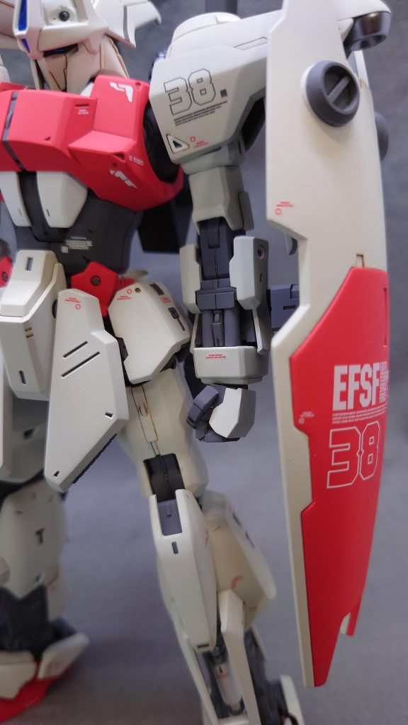 腕のパイプはプラ棒で太めに作り直し