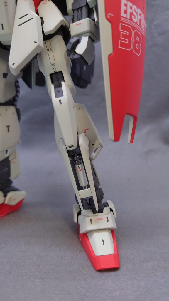 足のモールドをはじめ、全体的に甘い部分は埋めました