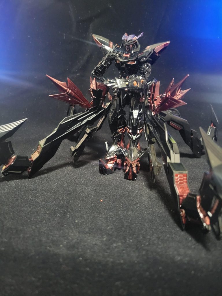 腰部はただジョイントパーツでつけてるだけなのでこういった禍々しい感じにも。黒桜のイメージにはこういった感じも合いそうかなーと