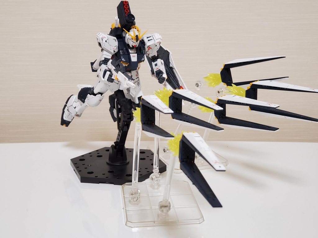 ファンネル射出！やっぱりファンネルは飛ばしてナンボですね。