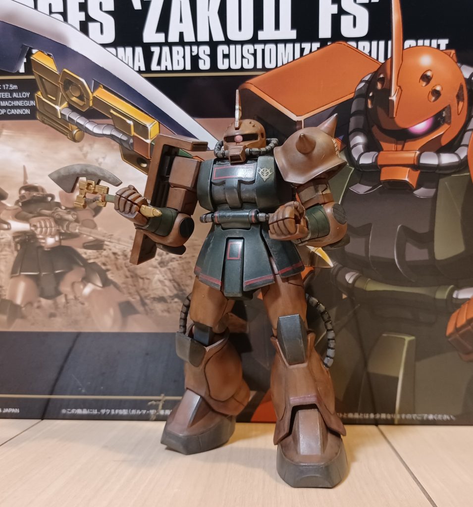 全体をウェザリングして箱絵をバックに♪