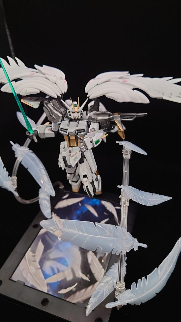 マイダスメッサー投擲からの強襲。ビームサーベルは装甲同様の新素材の使用により、高い出力を出せるようになり水中でもほぼ減衰しない程の高出力に。