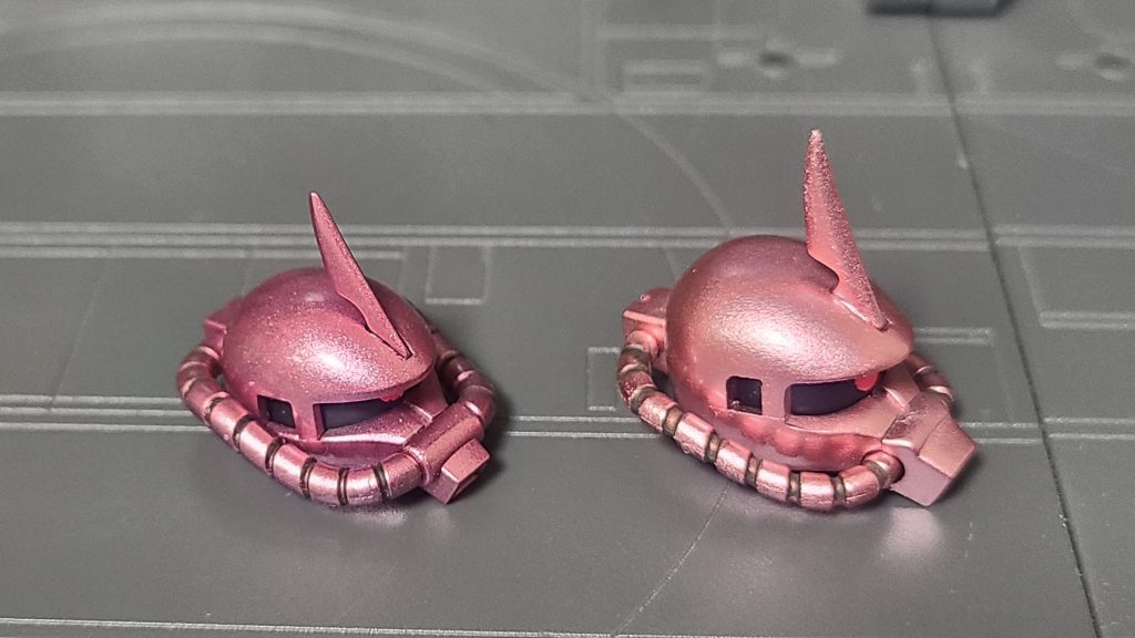 F2ザクと比較するとやや前後方向に長めになっていますね。この形は結構好きです。リヴァイブ版はよ良いキットなのですが、手首の上?に追加された関節がすぐ緩んでちょっと残念ですね。いっそ接着してしまおうかと思う事多々、まあおいおい考えましょう。最後までご覧いただき有難うございました。