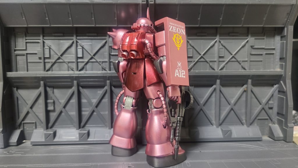 カラーレシピは、ボディー・クレオスのGXブラッディ―レッド手足頭等・クレオスGXメタルレッド+ガイアノーツEXシルバーバックパック・クレオスGXメタルレッドになります。塗装後デカール貼り付けの上、ガイアノーツEXクリア―を積層しています。