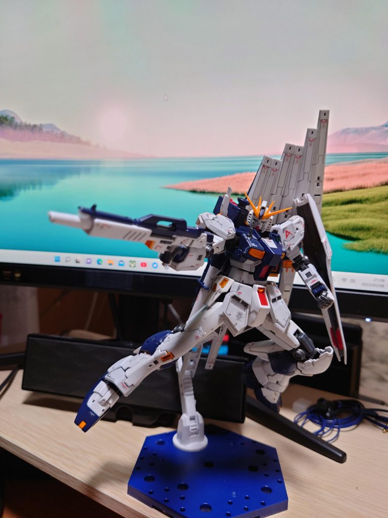 福岡のお友達から送ってもらった台座に乗せて射撃ポーズ∠(　˙-˙ )／