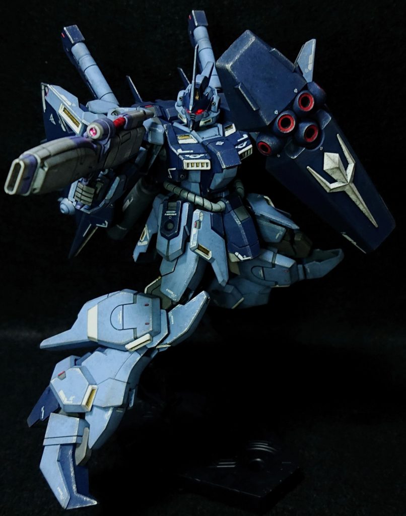 ハイパーナックルバスターのスコープは裏面をピンクに塗った上からミラーフィニッシュを貼り付けたウェーブのHアイズを付けています。