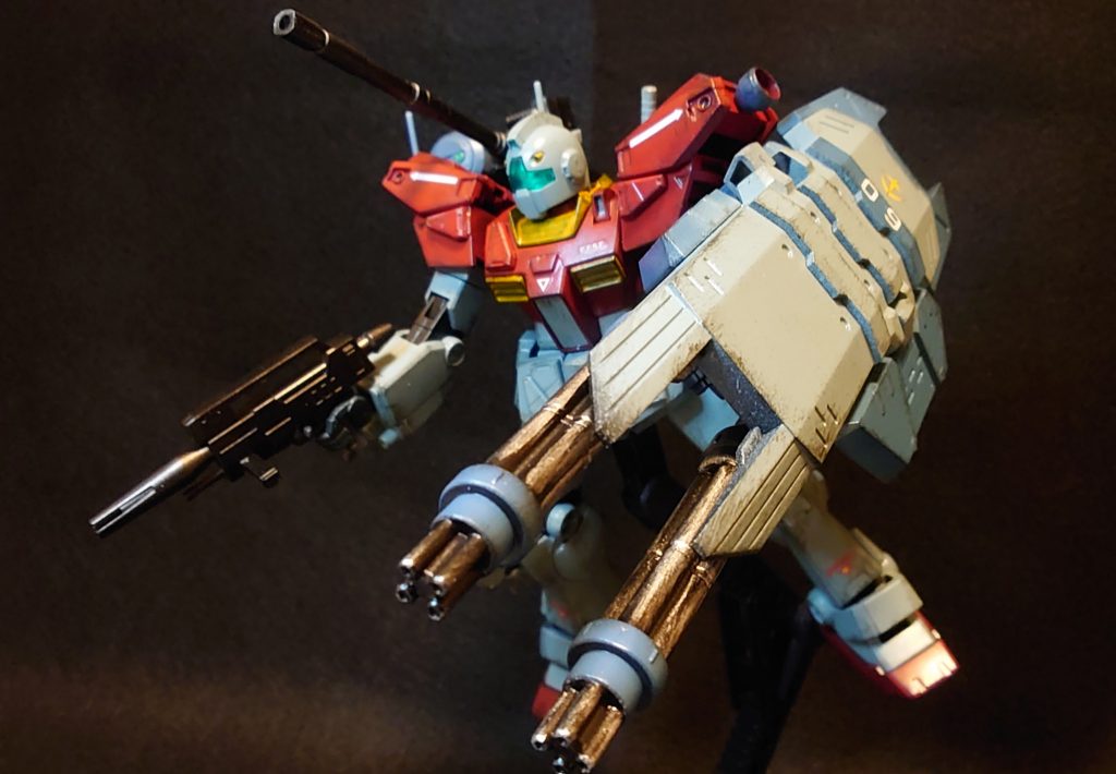 ご覧いただきありがとうございます!HGUCジムⅡのミキシングです。両肩及び後腰部のスラスターはHGシュヴァルベグレイズ、キャノン砲と膝アーマーはEZ-sr、ガトリングシールドはモデリングサポートギアとパワードアームズパワーダーをそれぞれ使用している他、ビルダーズパーツでディテールアップを行ってみました。