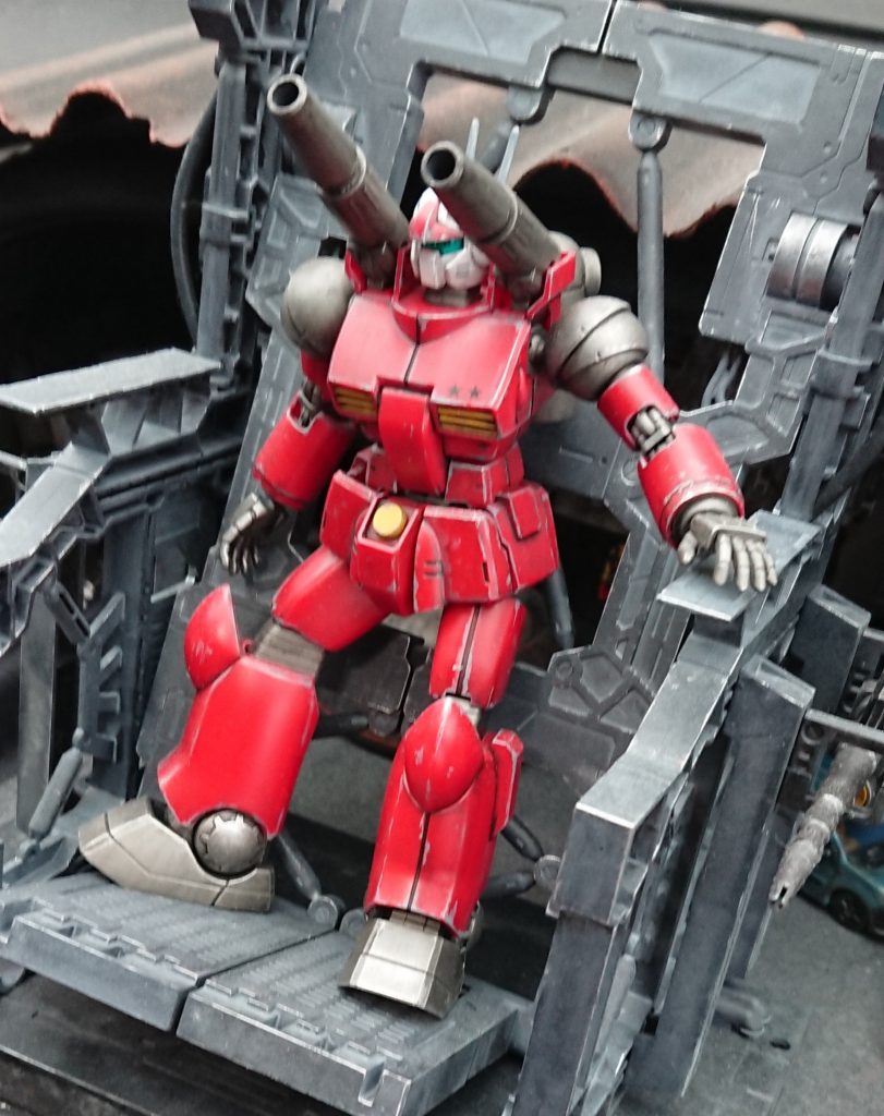 「よっこらしょっ」そんな動きが似合う赤い奴