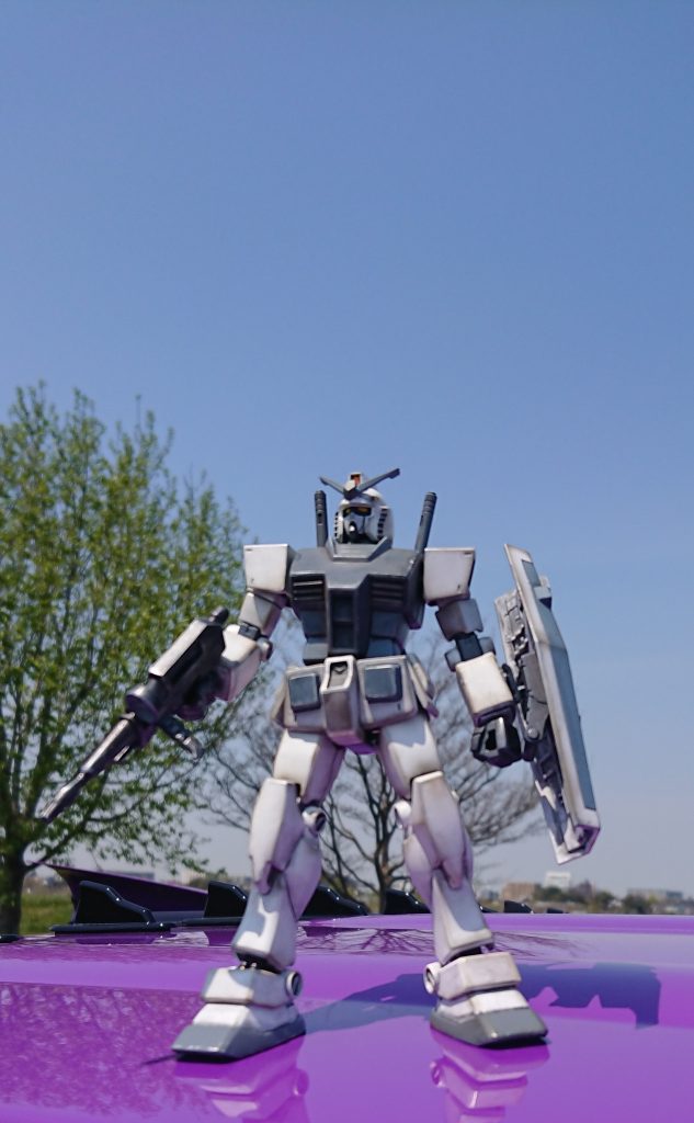 ガンダムも後付け設定では何台も作られていたということらしいですが、改良される前は多くの欠陥があったろうと弱い試作機をイメージしました。