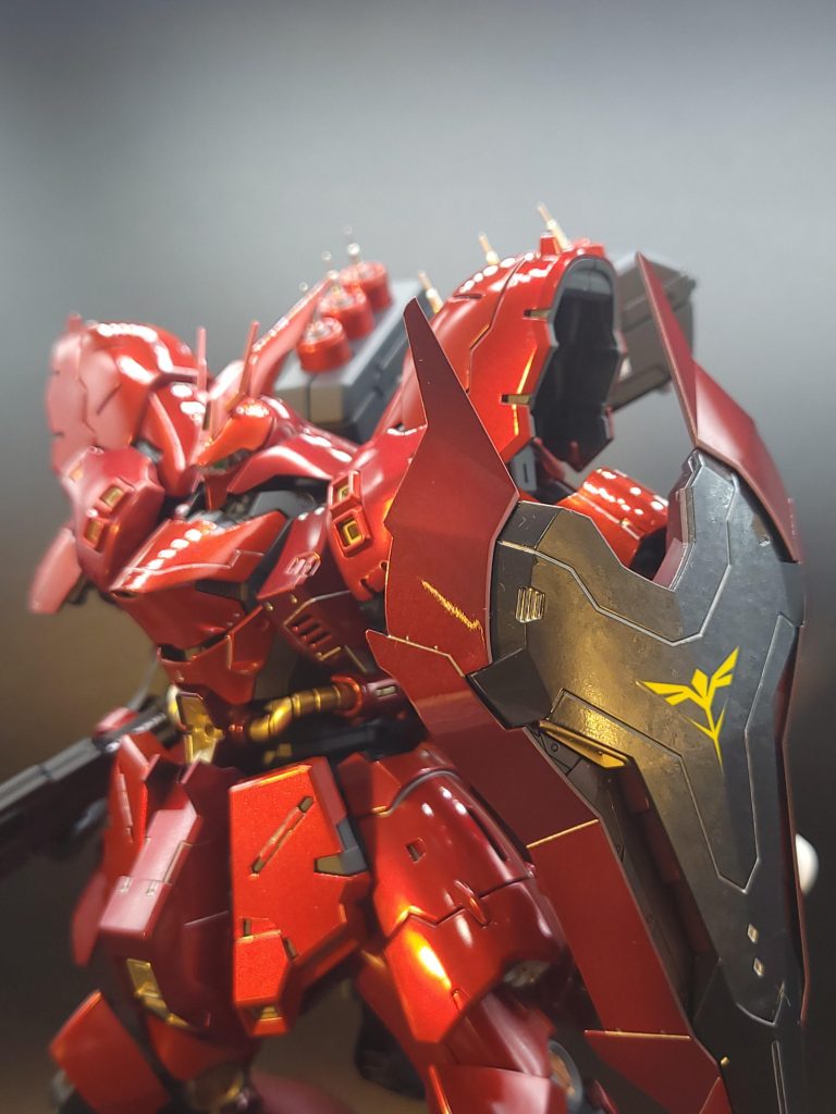 シールドにはパール層を挟み、マッシブさと上品さが出るようにお試しでやってみました(写真だと…うーんですが)