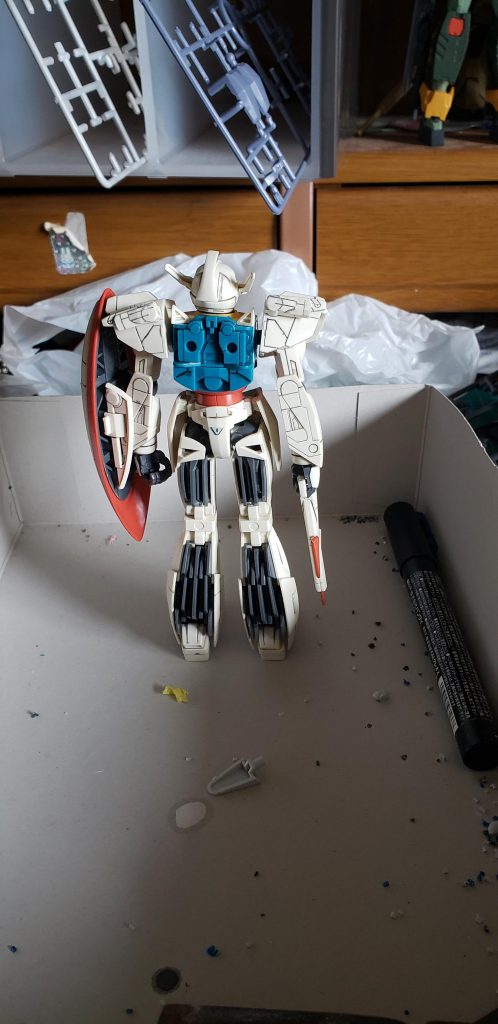 肩の後ろのビームサーベルにも墨入れを入れました