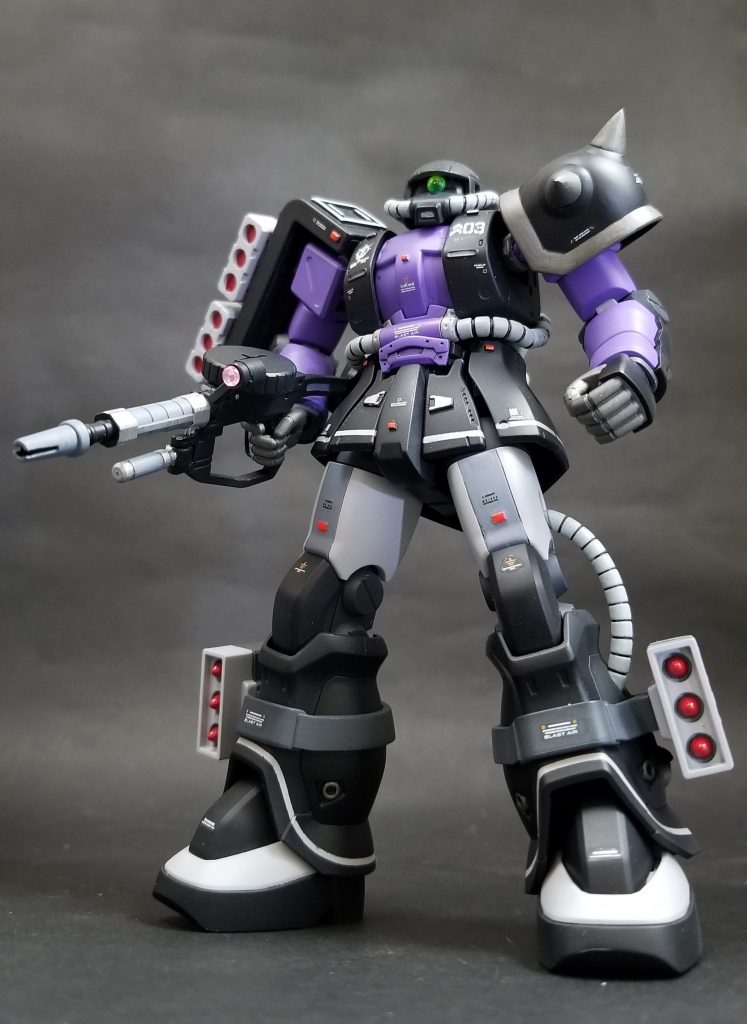 全体はこんな感じ😁脚部が、なんとなく細く感じたので、ミサイルポッド追加しました。上半身と、バランスよくなったかな😆