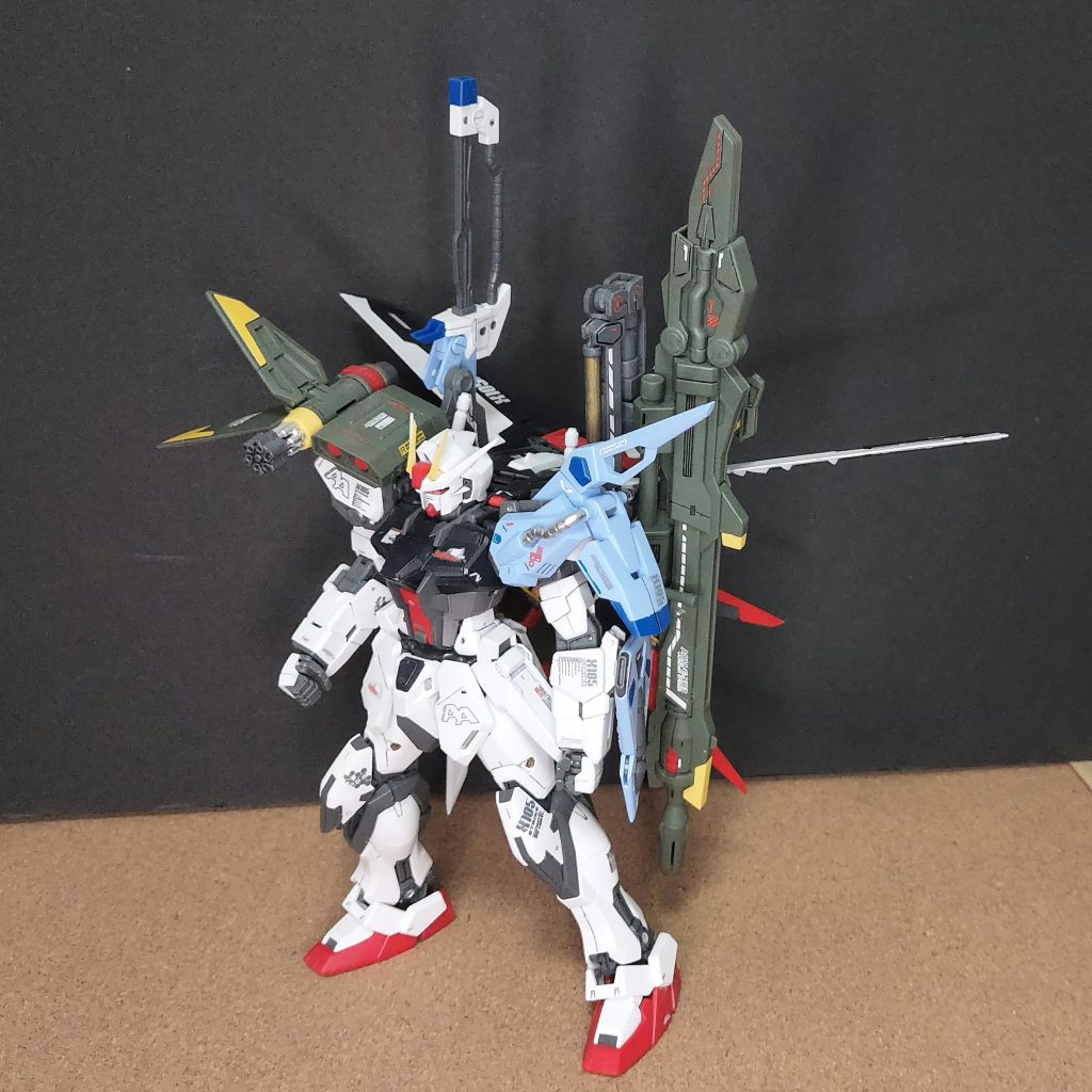 自立しているように見えますが、膝を曲げてなんとか、です。