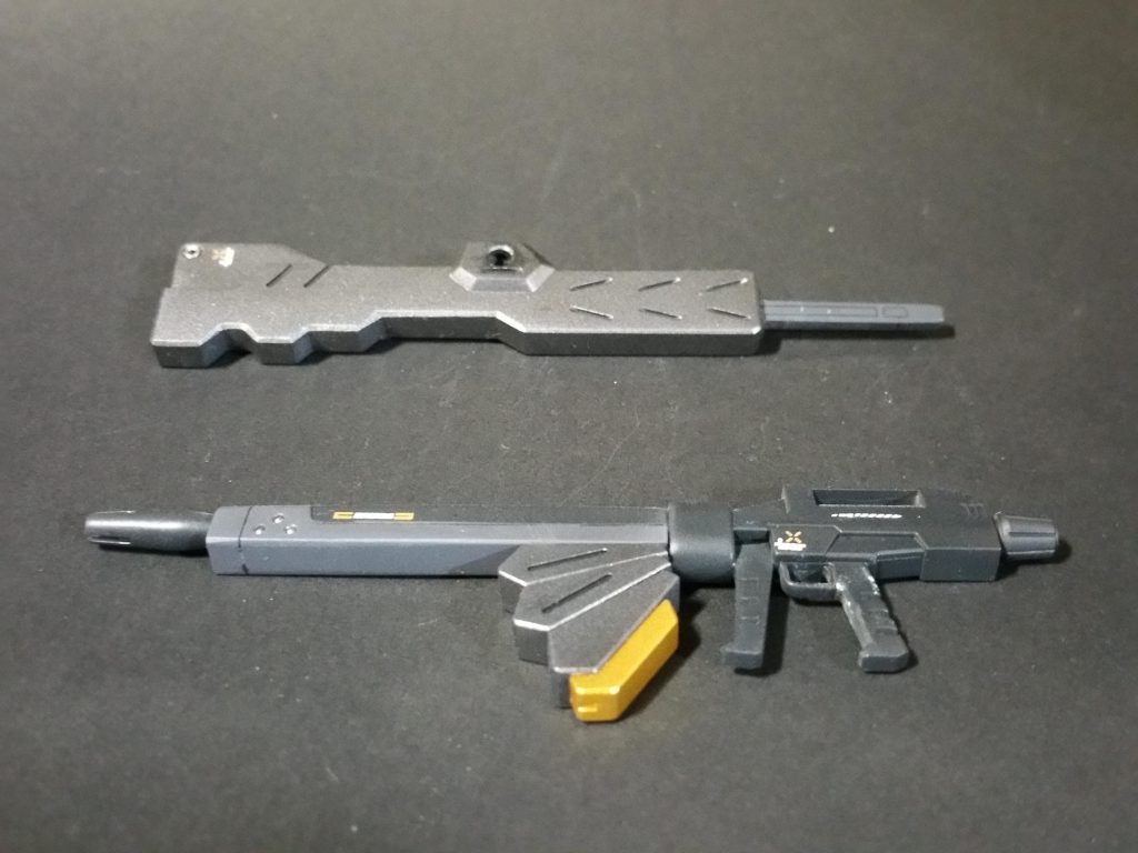 内臓火器を充実させた代わりに手持ち武器はシンプルにライフルとハンマーアックスのみということで、ハンマーアックスは宇宙用ジャハナムのライフルから砲身を切り取って持ち手を取り付けたものとなっております。