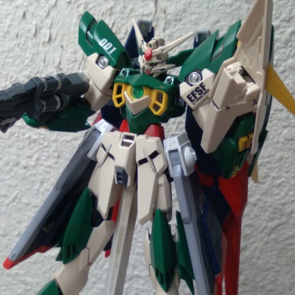 This is a mix of the amazing strike freedom and fenice rinascita. It is going to be a custom gunpla in a story I'm working on（1枚目）