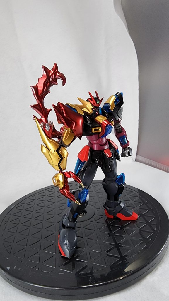 右手はルプスレクスから。右肩と上腕はパテで盛り付け。パテは楽しいけど、難しいですね。