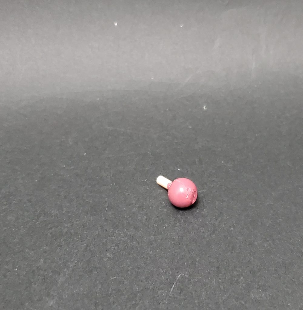 オマケで、余ってたボールジョイントを使って簡易的にシャアのコクピットボールを作りました台座に差し込むことでメイン写真のようにアクシズ押し返しシーンを再現出来ます