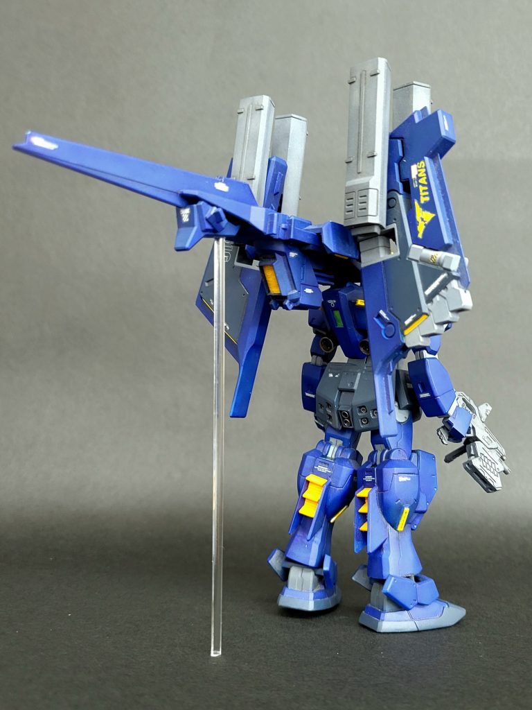 一撃離脱の機体特性を生かすため、フルドドには大型ミサイルコンテナを装備。