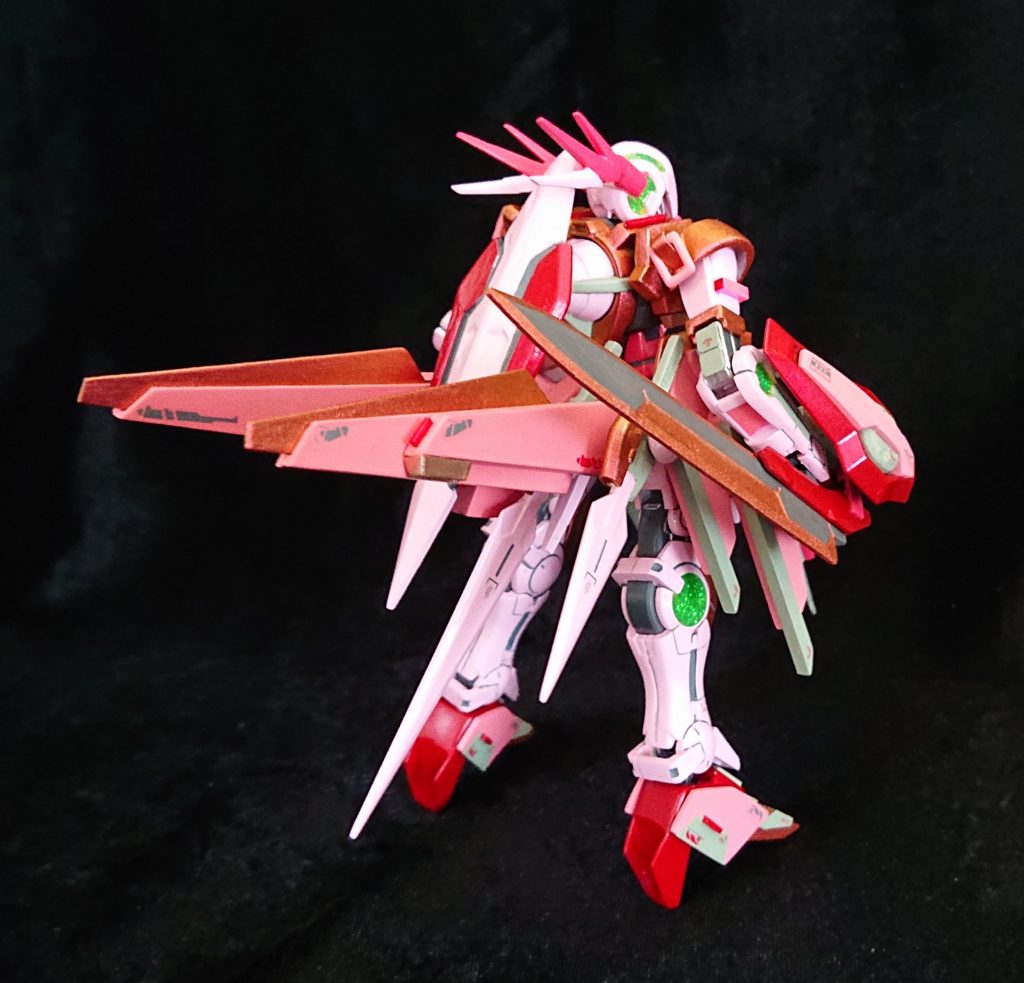 セブンソード（GNソード、GNロングブレイド、GNショートブレイド、GNシールド、GNビームサーベル×2、GNビームダガー×2）確実に❗これがないとエクシアっぽさがなくなるのです。写真によっては8本あるけど…。