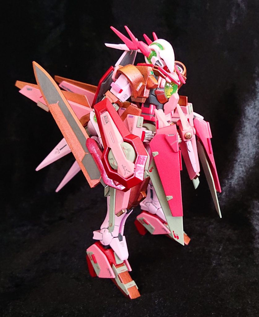 ご覧の通り、重心が低いので、安定感抜群に自立します。