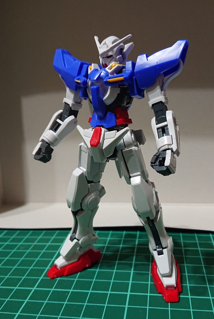 巣組です。接近戦が見所？長所？のエクシア、しかしながら、肩アーマーが重そうだ🙄なので思いきって肩アーマーをオミット❗これでソードの反応速度がUPするはず。