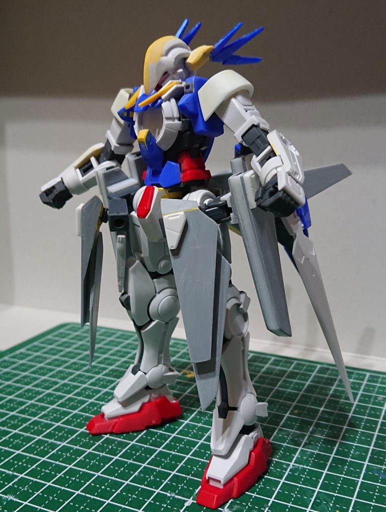 そうです。曲線のスクラッチは苦手😭思うようにならないので、ほぼほぼ、プラ板とプラ棒で箱組、上半身を軽装、下半身を重装に。