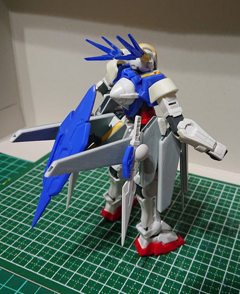 ここまで来て。足元どうかと思い、ハイヒール化。スクラッチした箱組の中にはマグネットをたくさん仕込んであるので、重武装も可能。とりあえず、GNソードを装着😊ガンプラが自由に買えないこんな時代にリサイクルショップで新品を600円で買え、今ある技量でとことん遊び尽くしました。とても楽しかったです😊