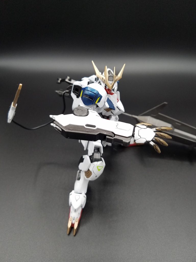 カッコイイポージングが分からないので適当に撮りました。カメラもスマホでの撮影の為、画質が悪いです。