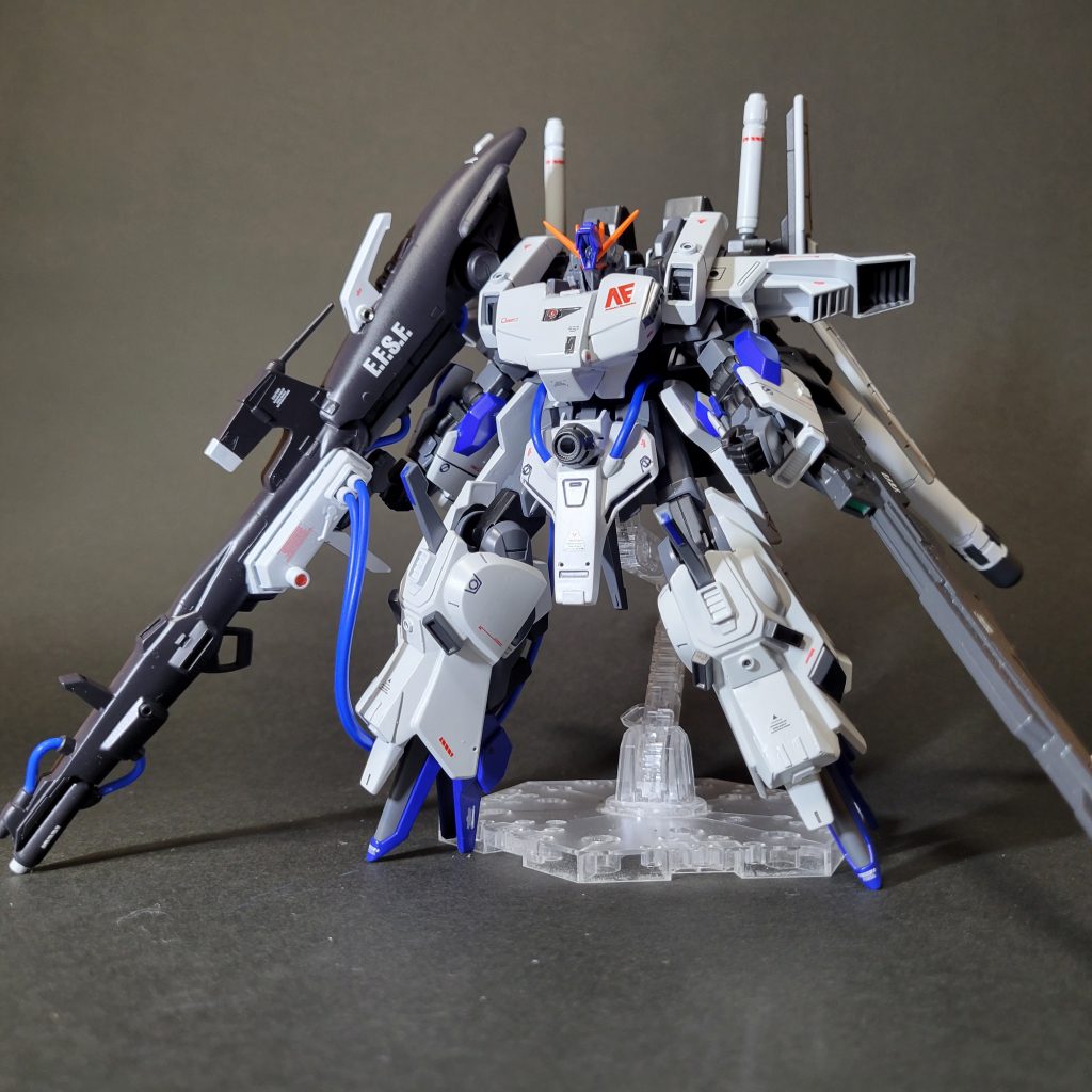 ☆おまけの黒背景で1枚🤪☆サムネと同じで右手にハイパーメガカノンを持たせ、左腕にハイパーロングライフルを装備☆長々とお付き合い下さり有難うございます！初心者ですので不慣れで見苦しい点が多々有りますが大目に見てやって下さい😰制作工程はストーリーにupしてありますので興味のある方は是非そちらも見てくださいね😊フレンドの皆様には大変長らくお待たせしてしまって申し訳ない気持ちでいっぱいです😭これからも少しづつ制作していきますので宜しくお願い致します🤗新規の方は気軽に声掛けしてください！最後までお付き合い下さり有難うございました🤗