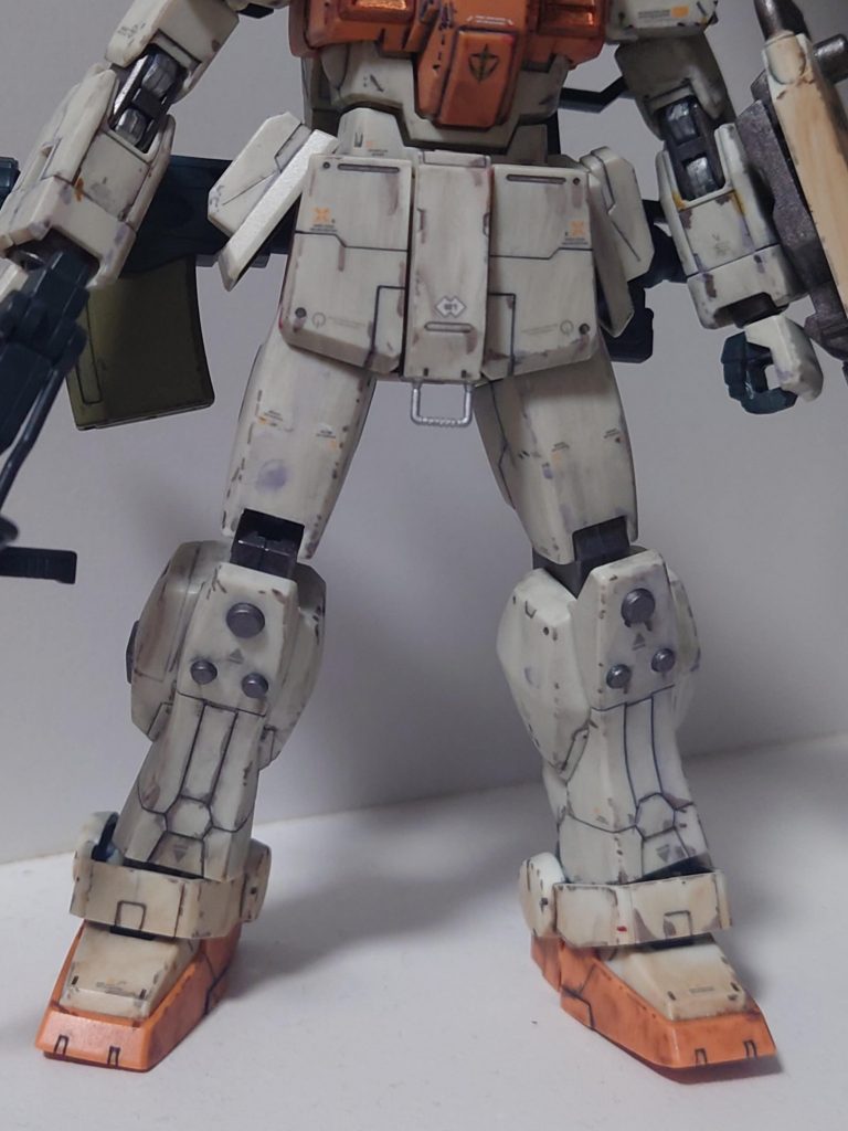 スネ部分にスジボリ追加、股間?部分にフック追加してます。地上で牽引したり色々できるのかなー?とか妄想しながら(笑)