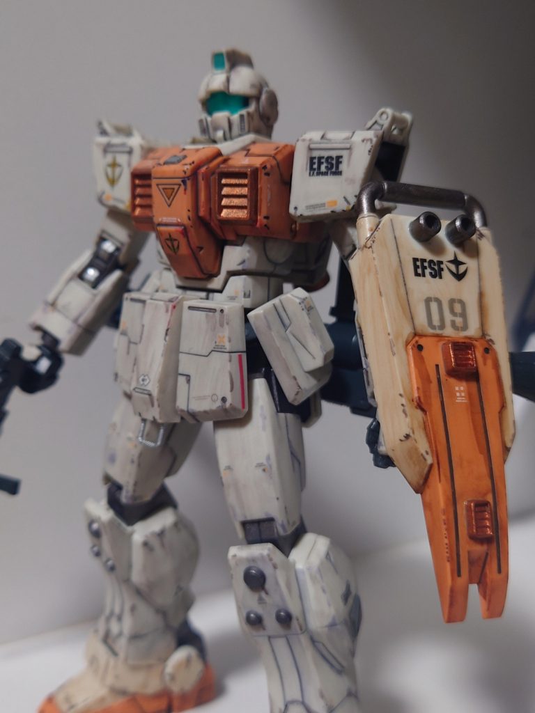 シールドに一部ディテールを追加。後で考えれば、シールドにこういったディテールは不要だな、と(笑)