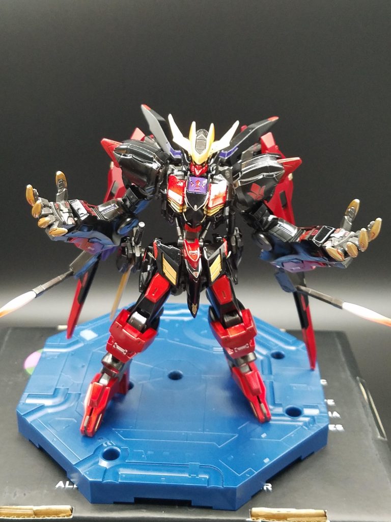 鉄血の世界感ではビームサーベルは基本使えませんが、ルプスレクスの副腕にどうしても武器を付けたくて付けてしまいました。