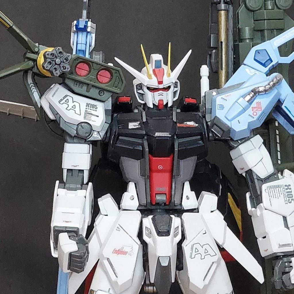 カラーアレンジのコンセプトは、「大人も乗れるガンダム」。部分塗装です。ヒロイックな青や赤の代わりにダークブルーやグレーを使用して落ち着いた色合いにしています。