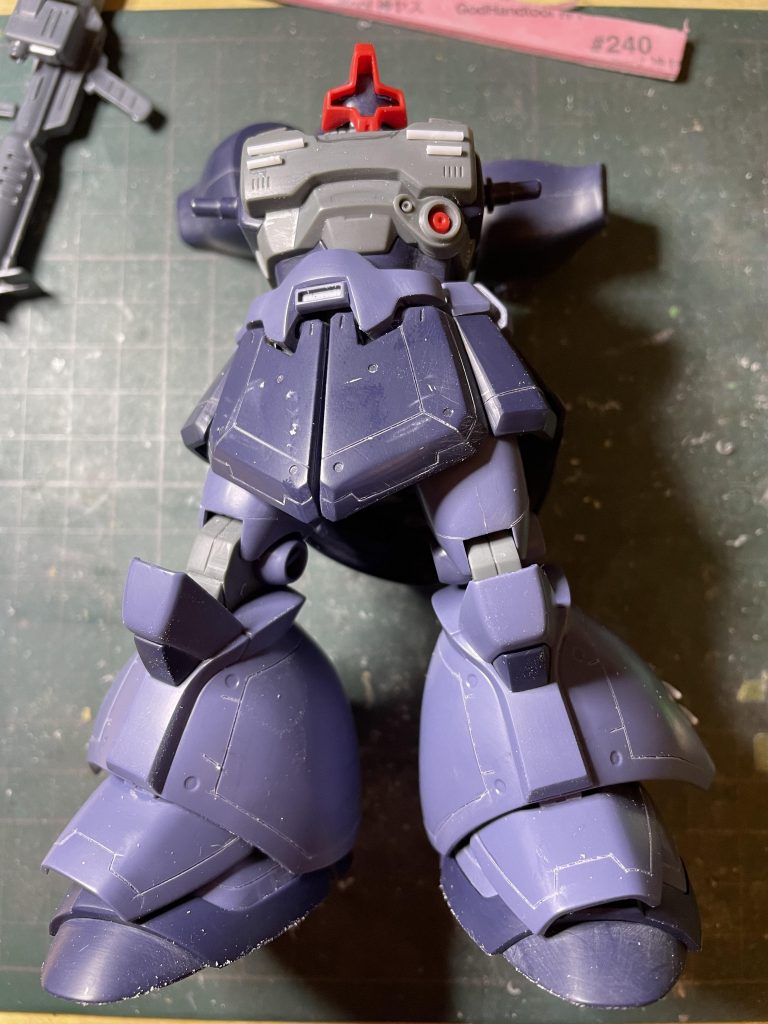 このようなラインでスジボリを追加。他にもスカート、ショルダーにも追加。