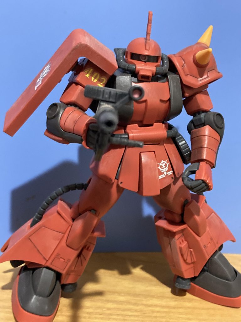 バズーカより普っ通にーMGがすっきー♪昔はR-1型、2型ともに脛の部分の内側にL字に曲がったディテールが何故か嫌いだったデス