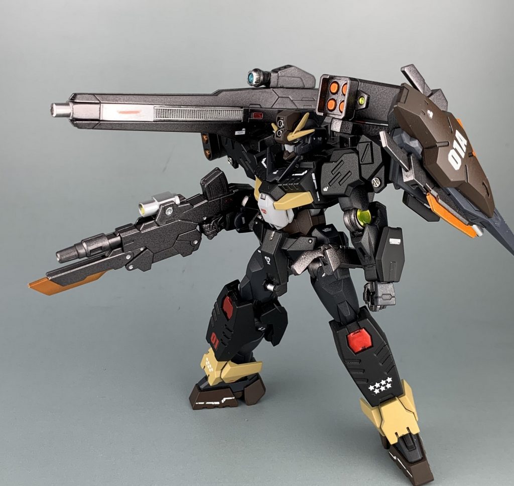 デカールは手持ちのものからいい感じに合うように貼り付けています。数字の意味とかは特にないです。