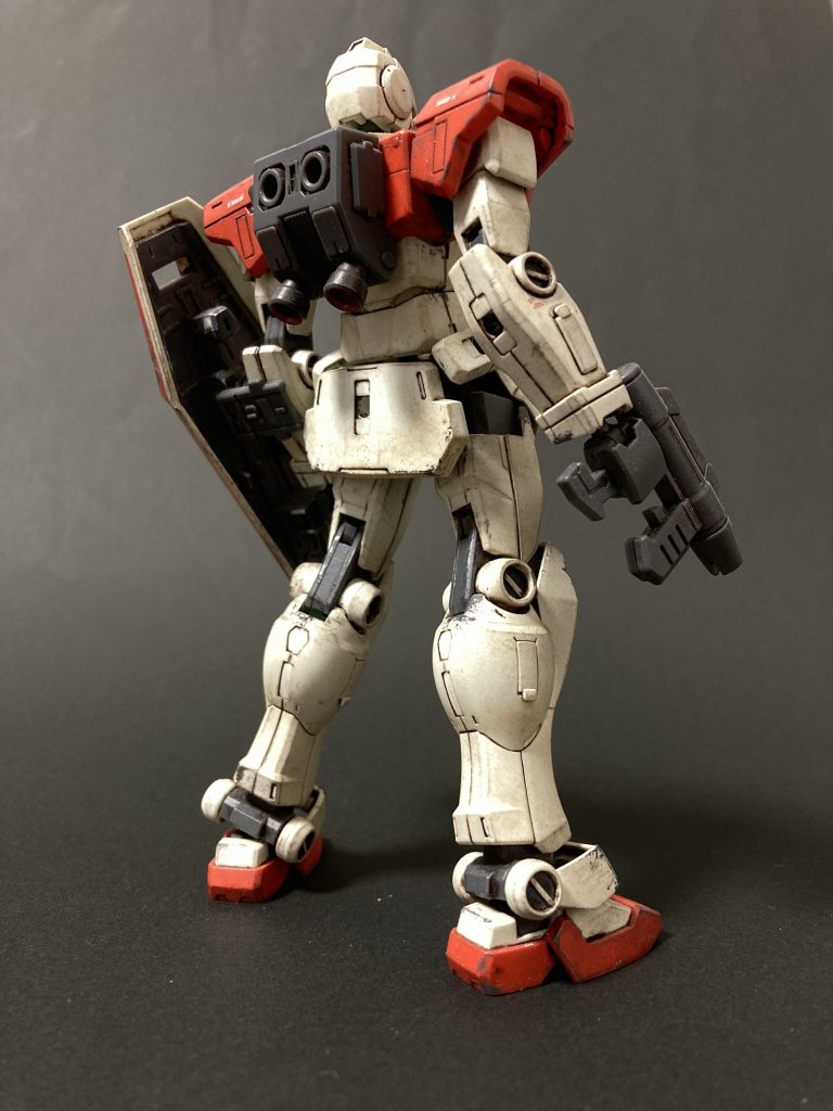 腕と胴体はボールジョイント接続なので、動かしすぎるとポロリがあります。