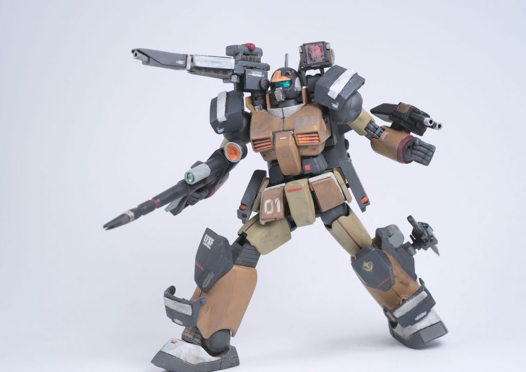 ビームキャノンはキット付属の物があまりにも貧弱だったのでプラ材とジャンクパーツで大型化。センサーも戦車のスコープ的なニュアンスで形状変えてみました。