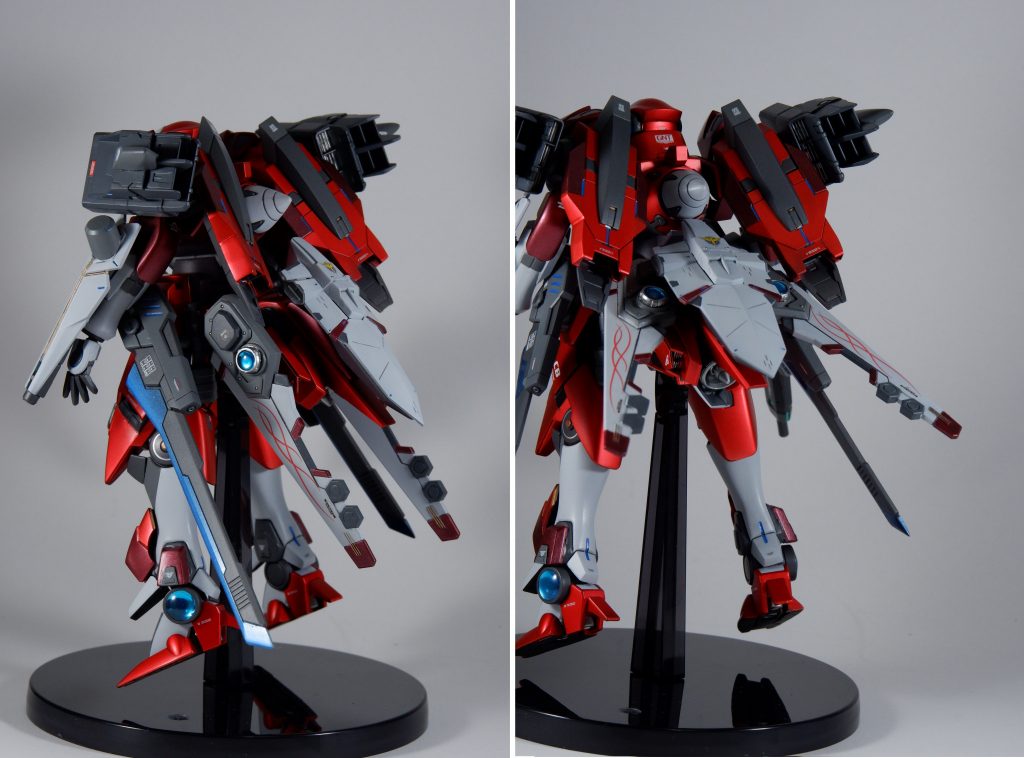 腰部ブースターユニットはジンクス系のパーツをベースとしてバトルアームアームズのスタビライザー、ビルダーズパーツのファンネルを取り付け。スタビライザーの折り畳み、展開が可能。コンデンサ部のクリアパーツは裏にラピーテープを貼ってます。ぺかぺか光ります。