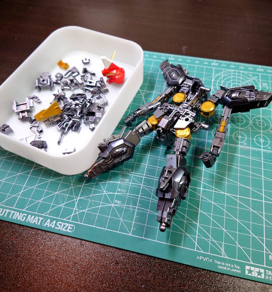 内部フレームはフレームメタリック、クリアーブラック、スターブライトゴールドにて仕上げました