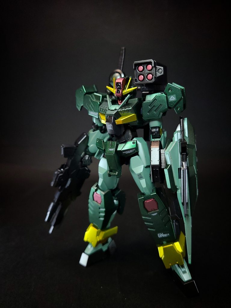 特殊機能バックパックコマンドクアンタの背部に装備されたコマンドクアンタ用のバックパック。ミサイルランチャー等のウェポンマウントや大型センサー、サブエネルギータンク等の機能を有する