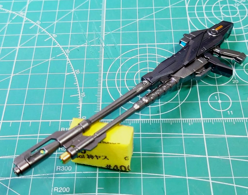 ライフルはさっぱりしていたので塗り分けとメタルパーツを追加しました