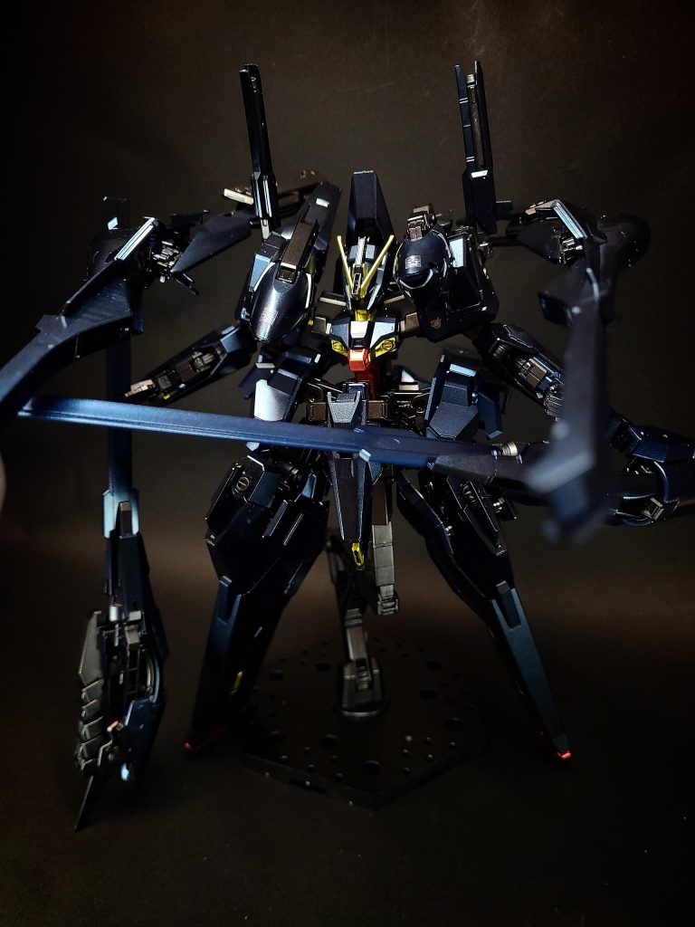 クロー・ユニットフルドドIIのクロー・アーム。クローはジャバラアームを介して本体と接続されており自在に可動する他、クロー内部にはビーム・キャノンも搭載されている。