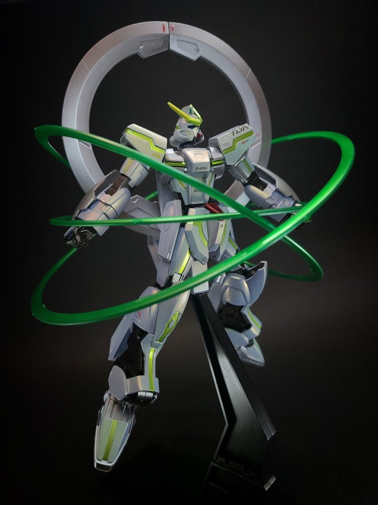 また、長期間の無人運用に耐えられるようにナノマシンを利用した自己修復型マイクロマシナリーテクノロジーが使われていて、ある程度の異常は自動で対応可能。動力機関は核エンジンだがNジャマーキャンセラーは積まれていないので、地球圏で運用する場合は補助用のパワーセル内のエネルギーでしか動けない。ちなみに本機のOSはGuiderUNmannedDeploymentAutonomicManipulation「無人・自律運用展開教導機」となっている。なので本伝の定義上は「ガンダム」であるが、この呼び名を知る者が作中に登場しないため型番以外では「スターゲイザー」としか呼ばれていない。