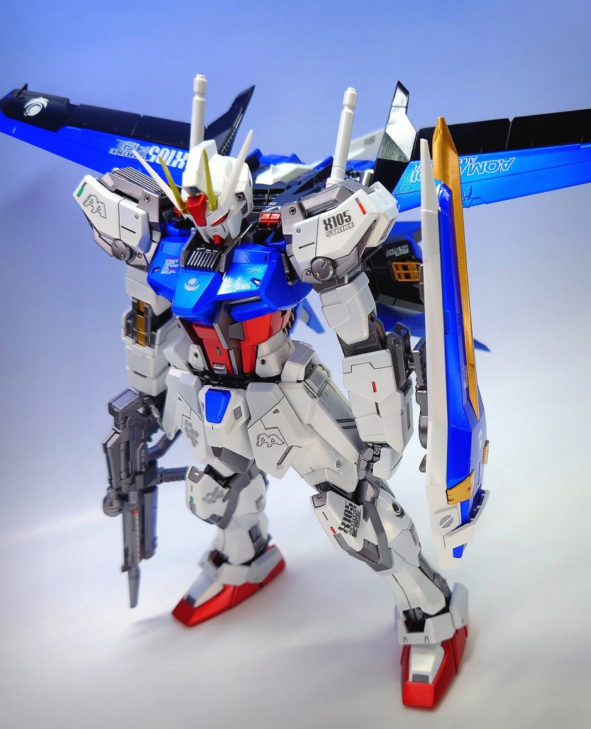 全体的に綺麗に鮮やかな塗装が出来たと思います。フリーダムと並べた時に統一感が出るように一部カラーリングを変更。