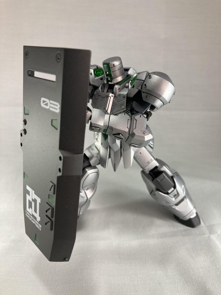 目を惹く巨大なシールド、防御をして確実な隙を突く堅実なバトルスタイルをイメージしています