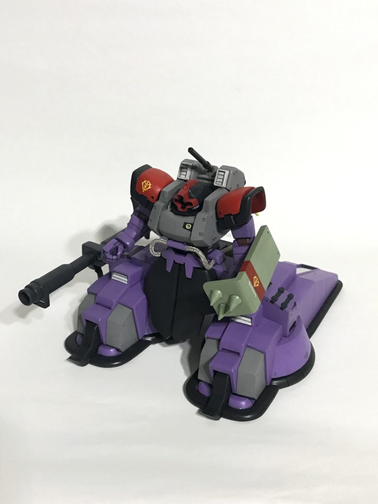 スパイクシールドは設定画だと両腕に装備していますが原作では左腕にだけ装備していますシールドで殴れるように脚部のサイズを調整するのに時間がかかりました製作ストーリーに調整前と調整後の写真があります