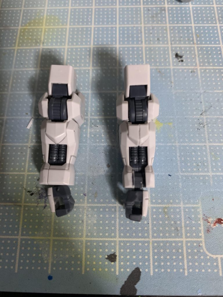 今回は合わせ目処理を頑張ろうと思いドリルで肉抜きをし穴を開けて頑張りました。