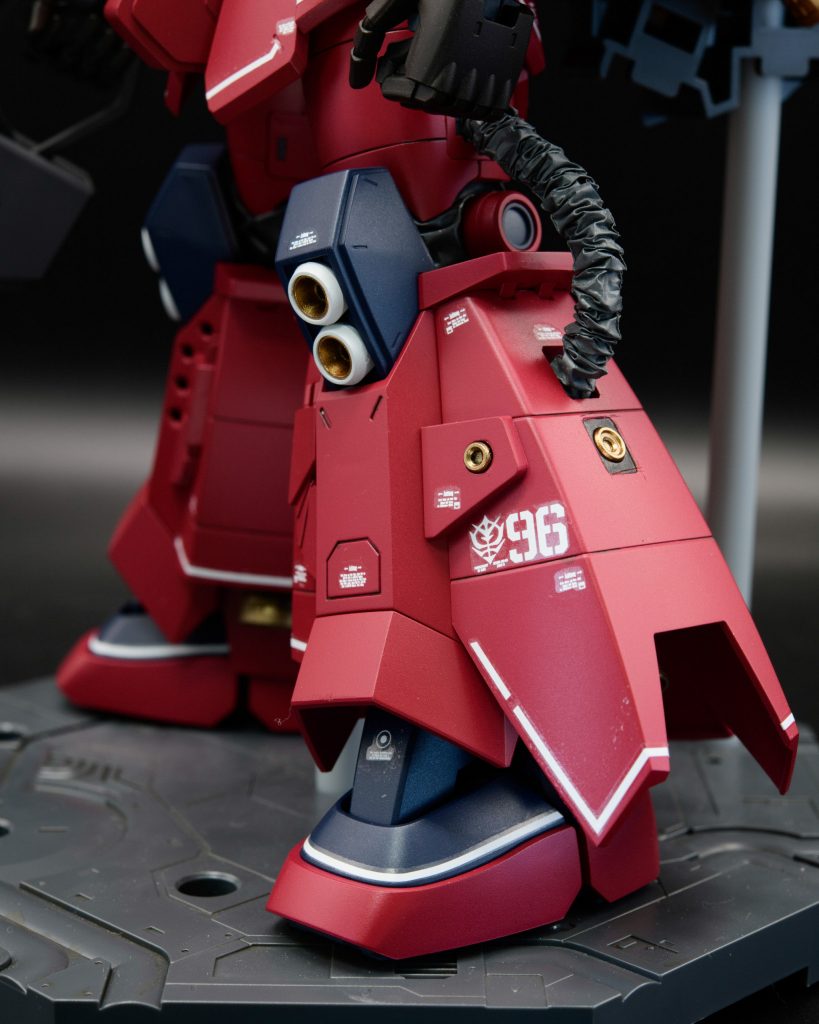 バーニアなどのパーツは接着してたので、ゴールドの塗り分けが大変でした。